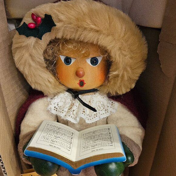 RARE LIMITED CHRISTIAN ULBRICHT CHOIR LADY COLLECTOR CHRISTMAS GERMAN NUTCRACKER - Picture 4 of 16